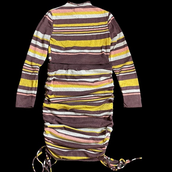 Cute and trendy lightweight set by Almost Famous, size Large - Picture 2 of 3